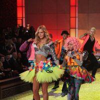 Nicki Minaj - 2011 Victoria's Secret Fashion Show - Performance | Picture 121368